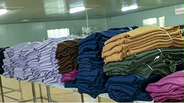 羊绒定制工厂：不同颜色的羊绒衫手感为什么不一样